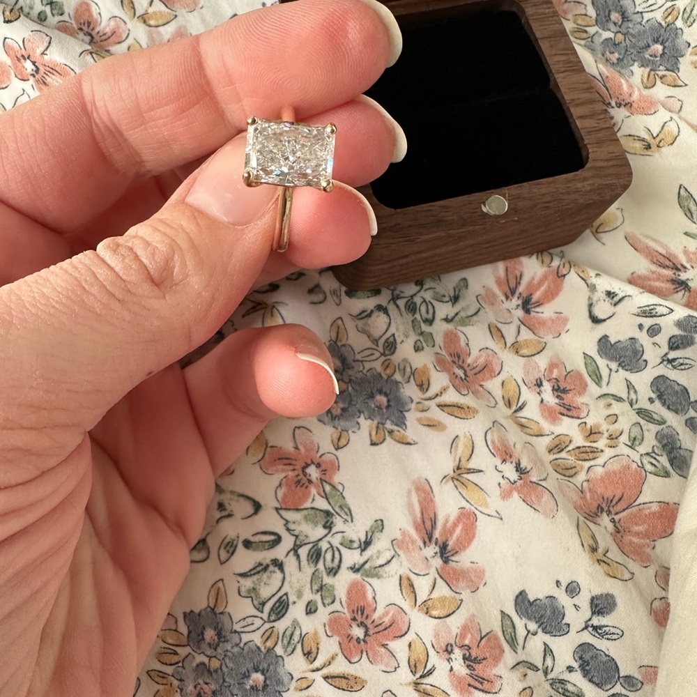Radiant diamond ring - Picture 3 of 7